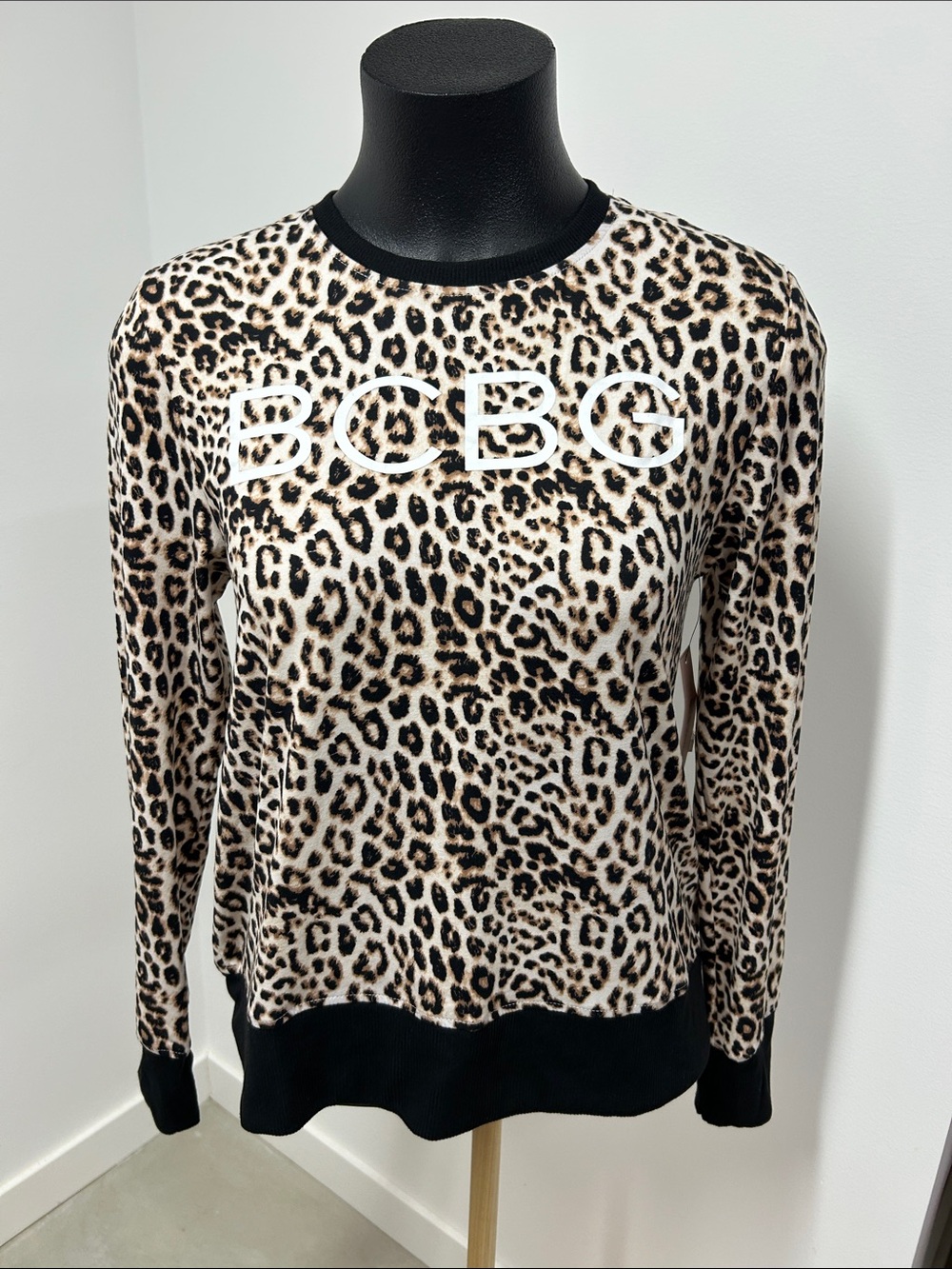 NWT BCBGeneration Leopard Print Graphic Sweatshirt Medium Pullover Crewneck